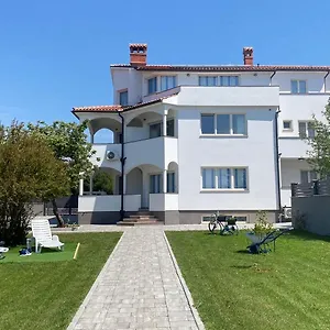 Apartment Mara, Pula